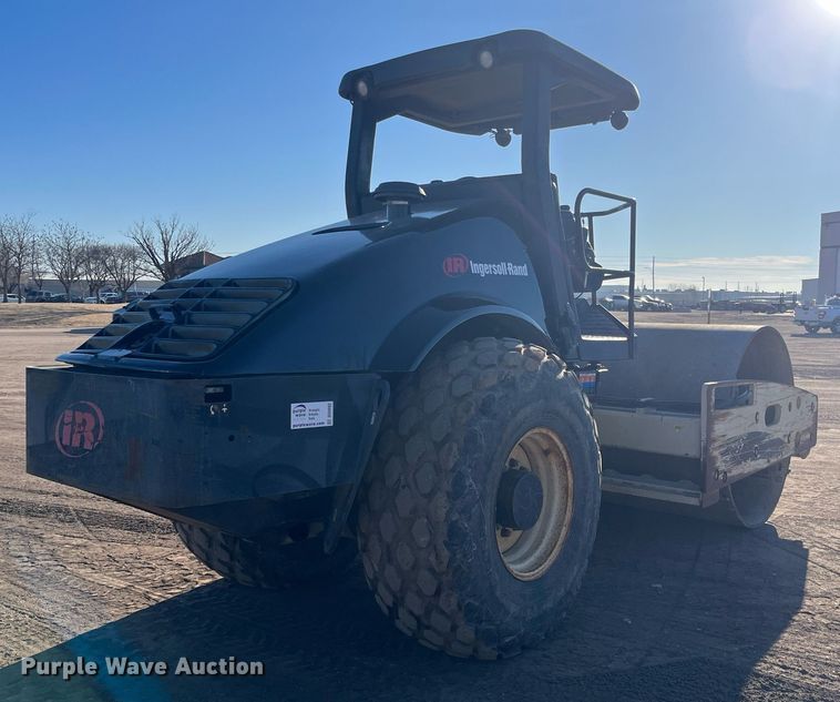 image for item DQ4082 2005 Ingersoll Rand SD-122DX TF  single drum vibratory roller