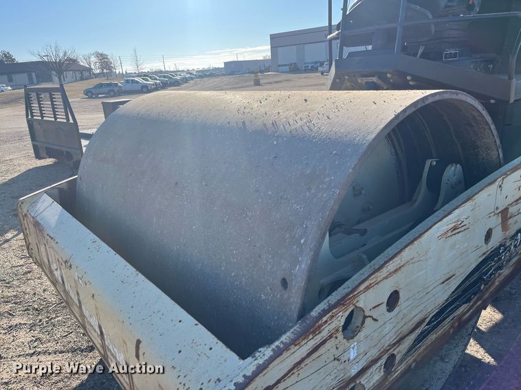 image for item DQ4082 2005 Ingersoll Rand SD-122DX TF  single drum vibratory roller