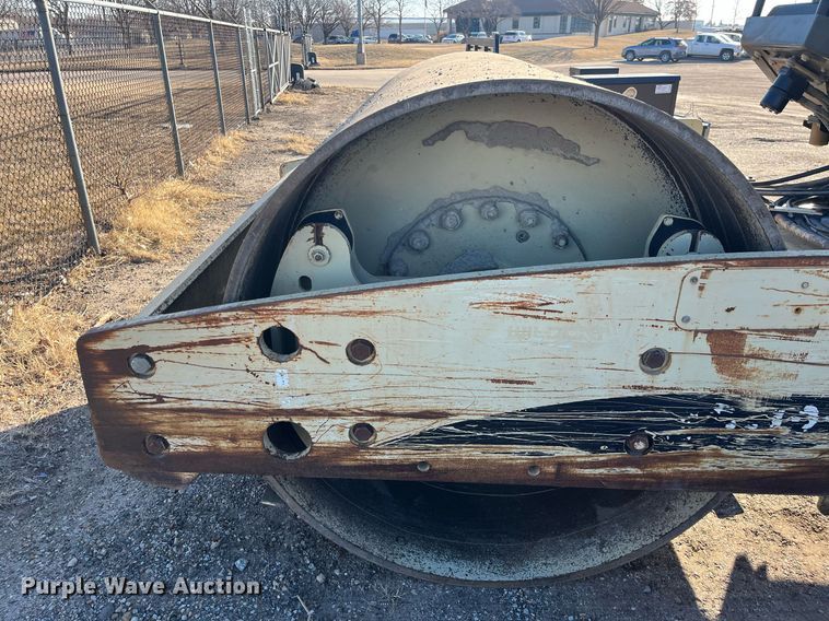 image for item DQ4082 2005 Ingersoll Rand SD-122DX TF  single drum vibratory roller