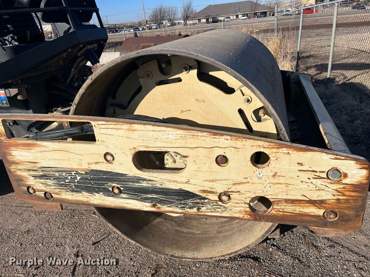 image for item DQ4082 2005 Ingersoll Rand SD-122DX TF  single drum vibratory roller