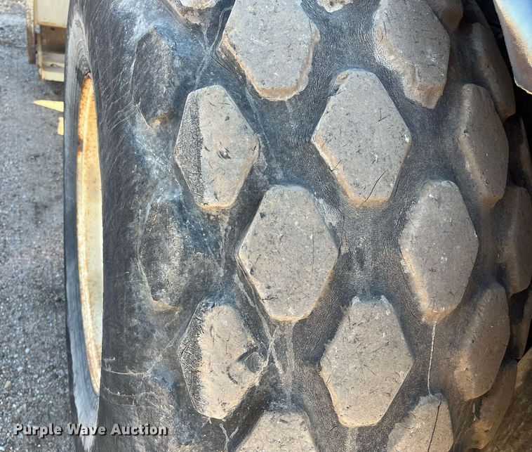 image for item DQ4082 2005 Ingersoll Rand SD-122DX TF  single drum vibratory roller