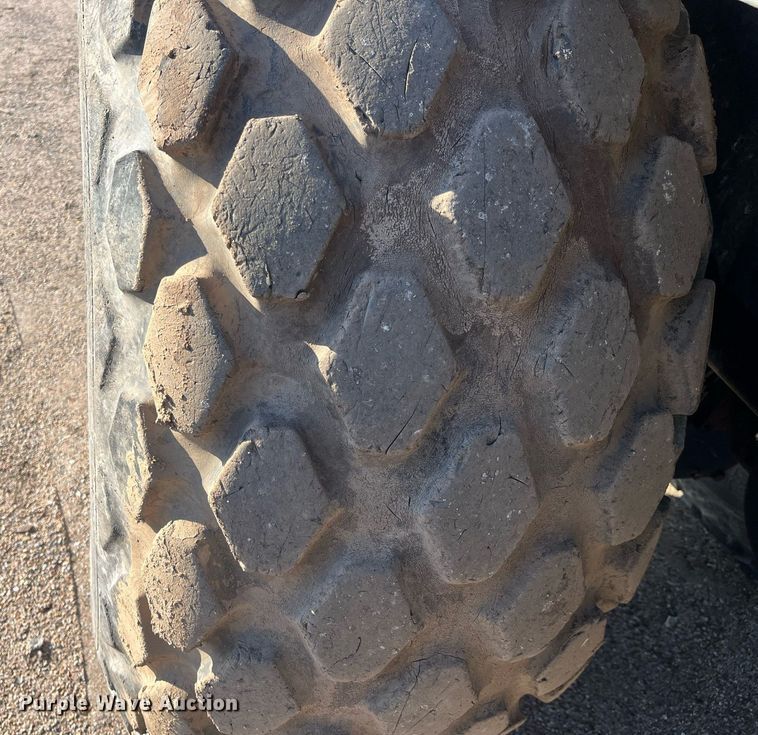 image for item DQ4082 2005 Ingersoll Rand SD-122DX TF  single drum vibratory roller