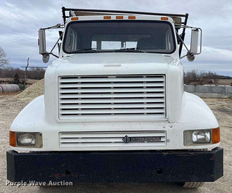 image for item DQ4090 2000 International 2654  roll-off container truck