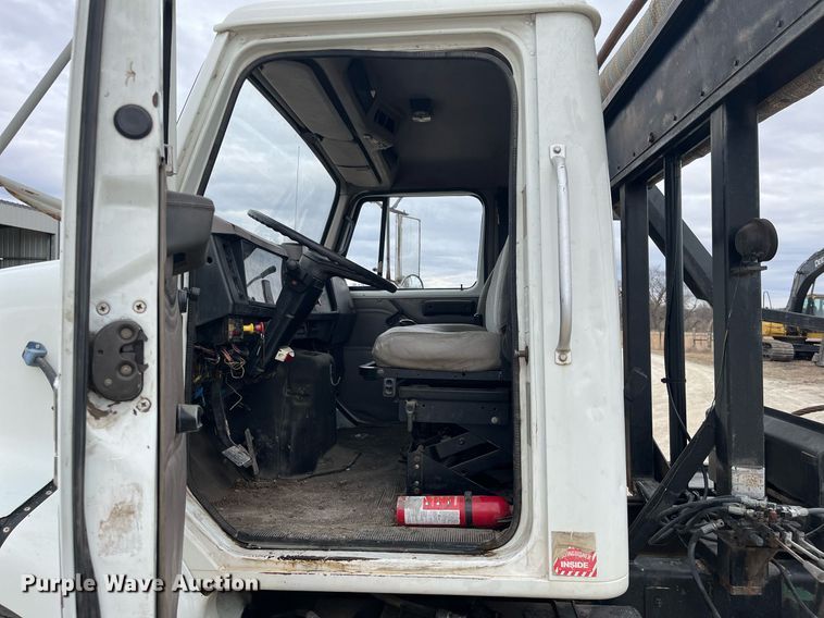 image for item DQ4090 2000 International 2654  roll-off container truck