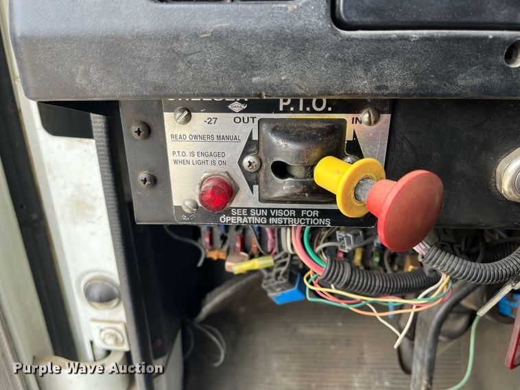 image for item DQ4090 2000 International 2654  roll-off container truck