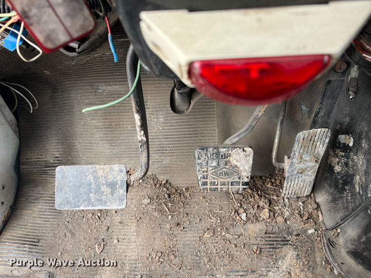 image for item DQ4090 2000 International 2654  roll-off container truck