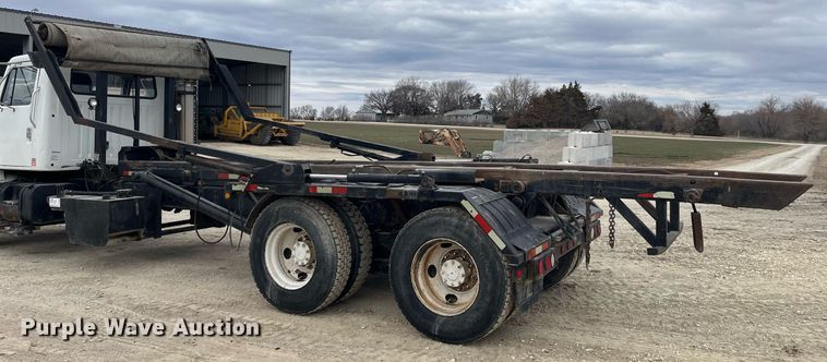 image for item DQ4090 2000 International 2654  roll-off container truck