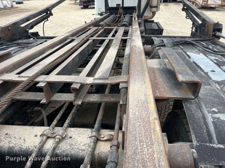 image for item DQ4090 2000 International 2654  roll-off container truck