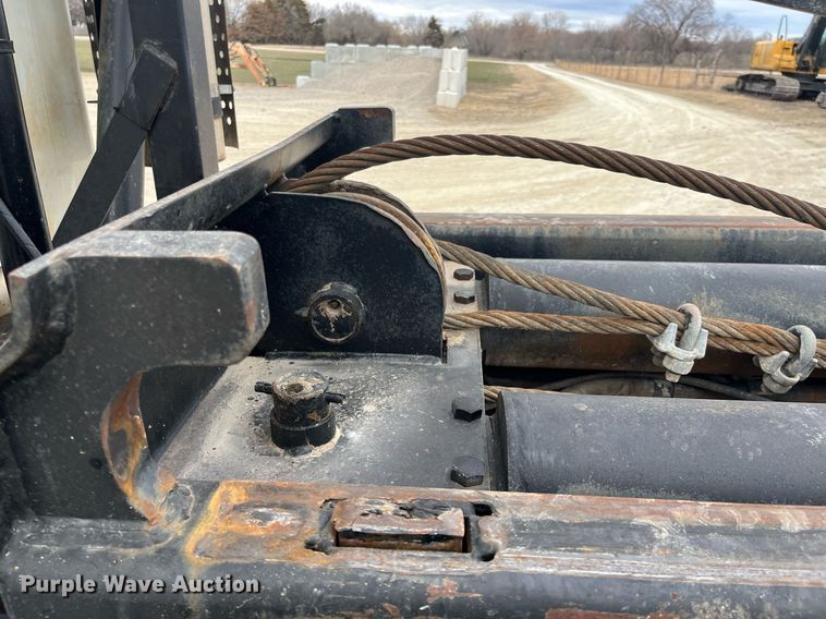 image for item DQ4090 2000 International 2654  roll-off container truck