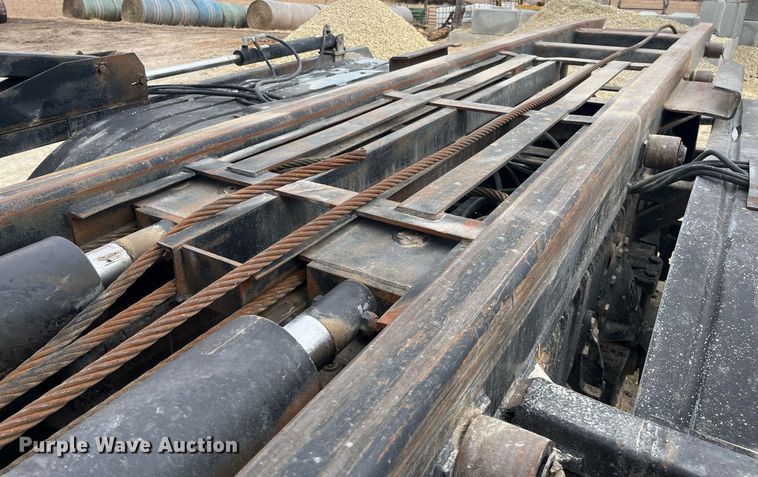 image for item DQ4090 2000 International 2654  roll-off container truck