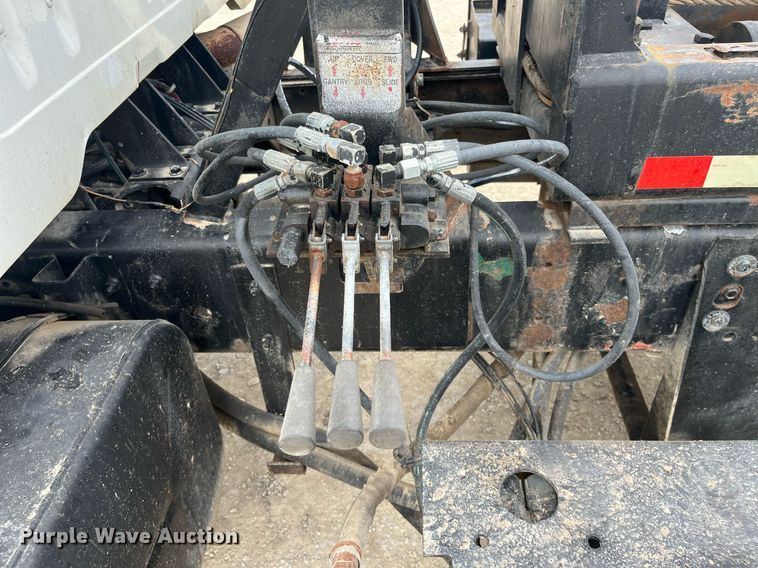 image for item DQ4090 2000 International 2654  roll-off container truck