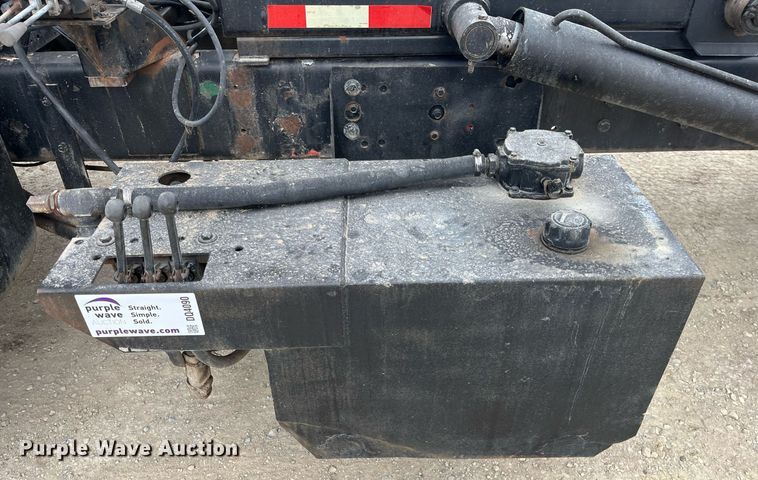 image for item DQ4090 2000 International 2654  roll-off container truck