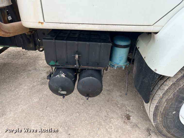 image for item DQ4090 2000 International 2654  roll-off container truck