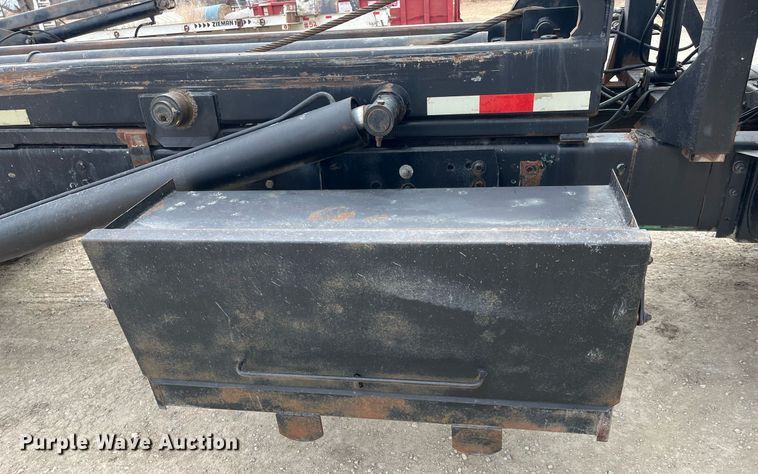 image for item DQ4090 2000 International 2654  roll-off container truck