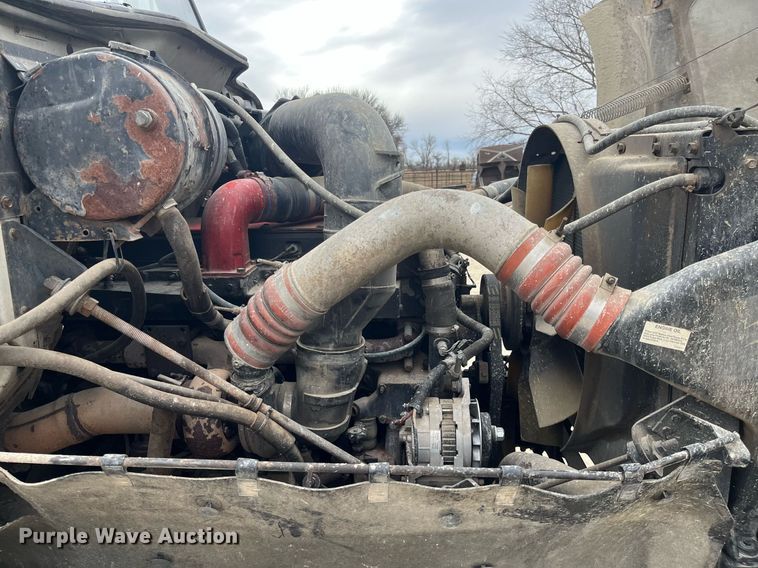 image for item DQ4090 2000 International 2654  roll-off container truck