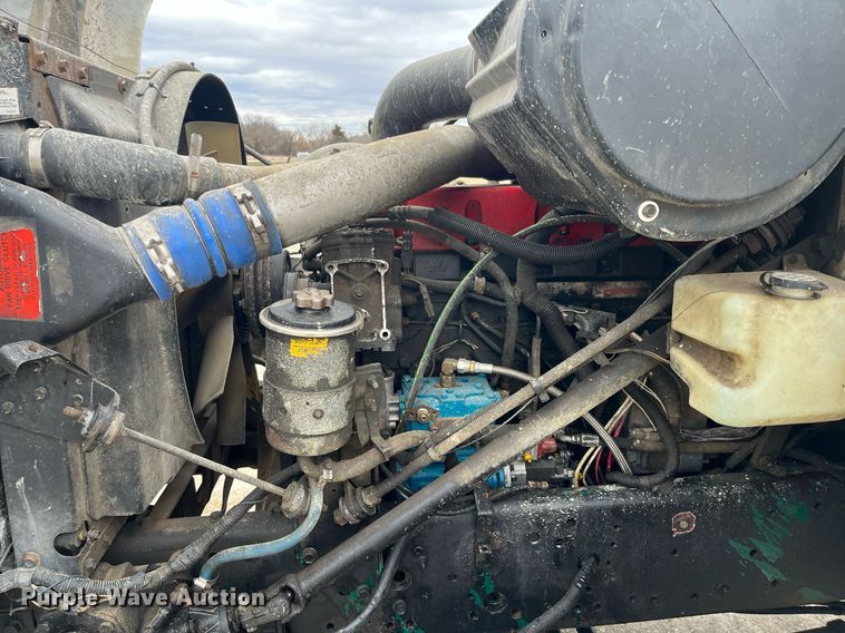 image for item DQ4090 2000 International 2654  roll-off container truck