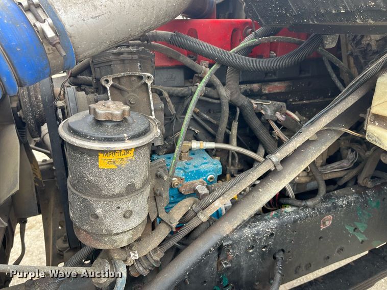 image for item DQ4090 2000 International 2654  roll-off container truck