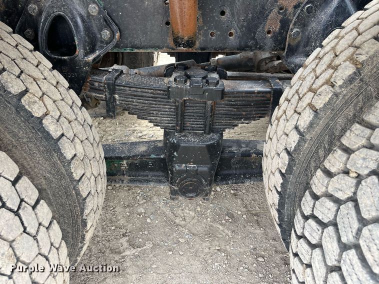 image for item DQ4090 2000 International 2654  roll-off container truck