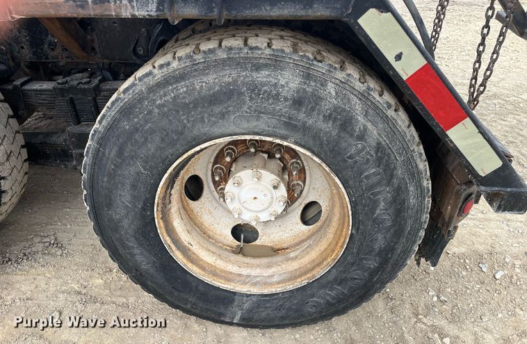 image for item DQ4090 2000 International 2654  roll-off container truck