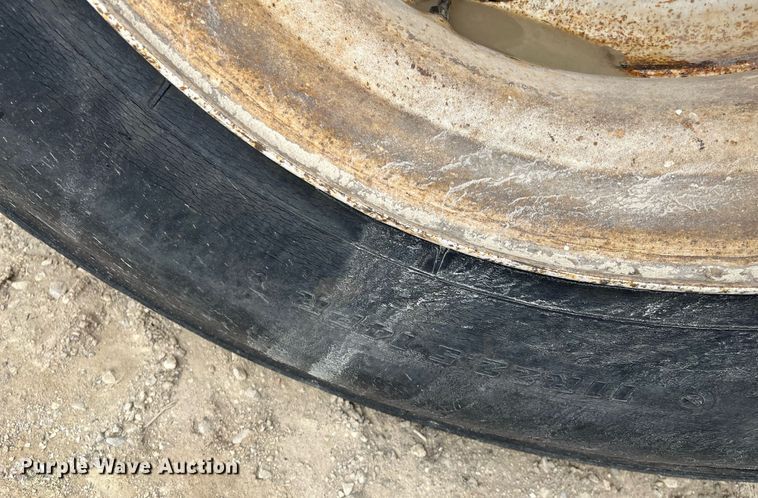 image for item DQ4090 2000 International 2654  roll-off container truck