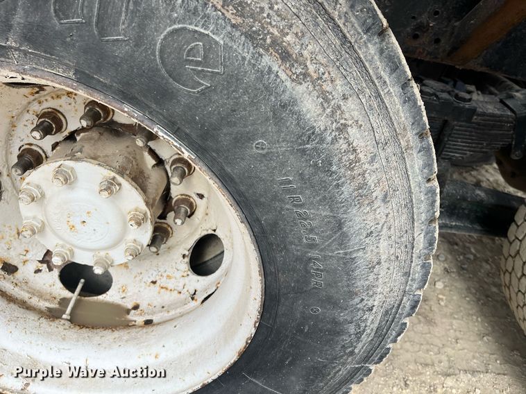 image for item DQ4090 2000 International 2654  roll-off container truck