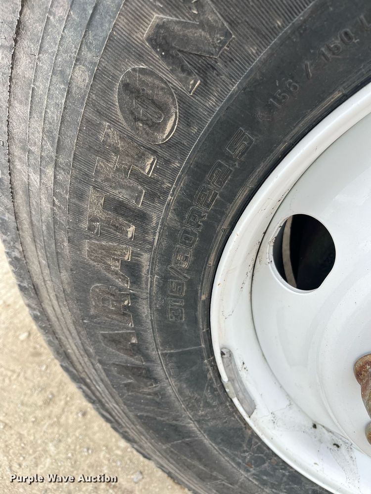 image for item DQ4090 2000 International 2654  roll-off container truck