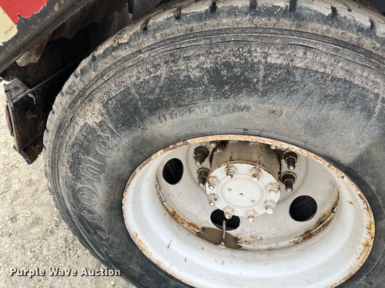 image for item DQ4090 2000 International 2654  roll-off container truck