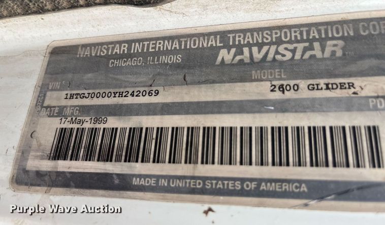 image for item DQ4090 2000 International 2654  roll-off container truck