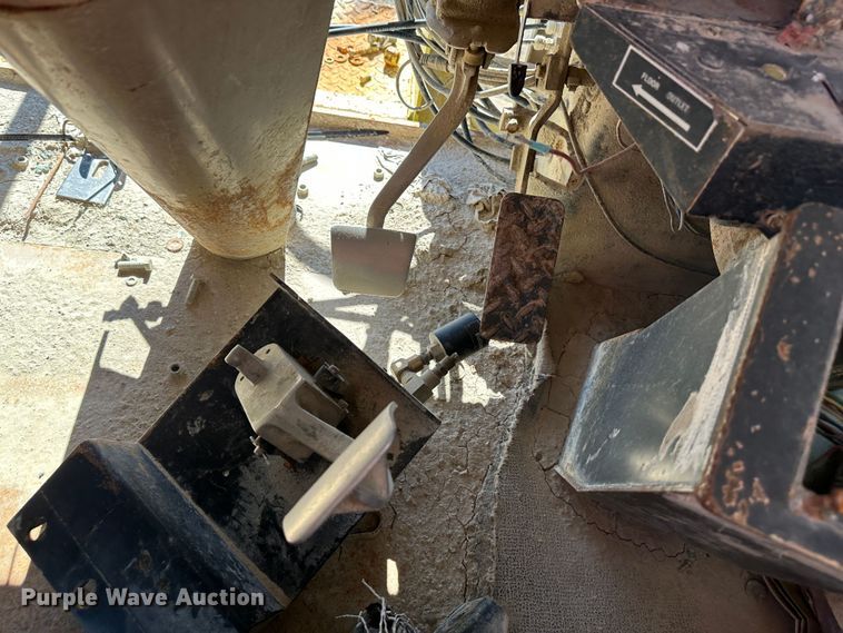 image for item DR7492 1994 Euclid R35  haul truck