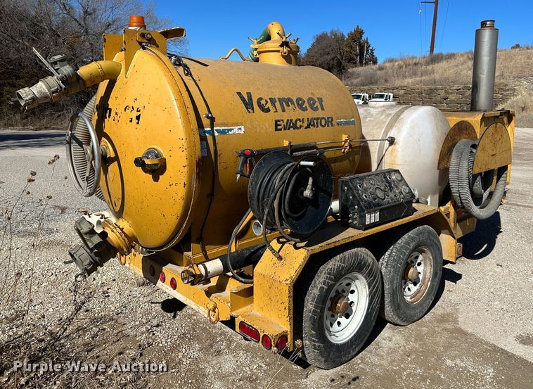 image for item DR7493 2001 Vermeer E550  vacuum excavator