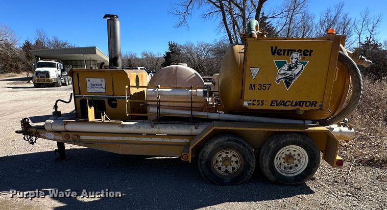 image for item DR7493 2001 Vermeer E550  vacuum excavator