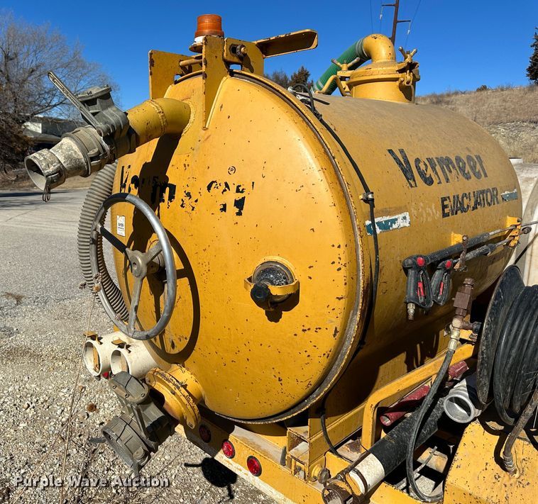 image for item DR7493 2001 Vermeer E550  vacuum excavator