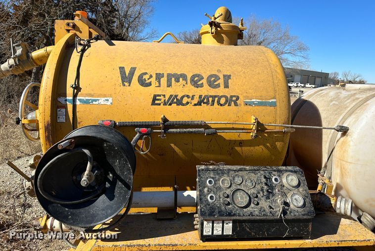 image for item DR7493 2001 Vermeer E550  vacuum excavator