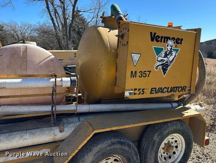 image for item DR7493 2001 Vermeer E550  vacuum excavator