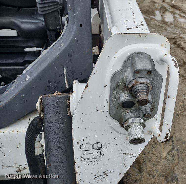 image for item DR8184 2017 Bobcat S550  skid steer loader