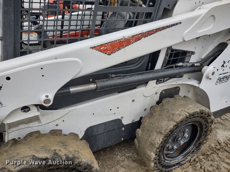 image for item DR8184 2017 Bobcat S550  skid steer loader