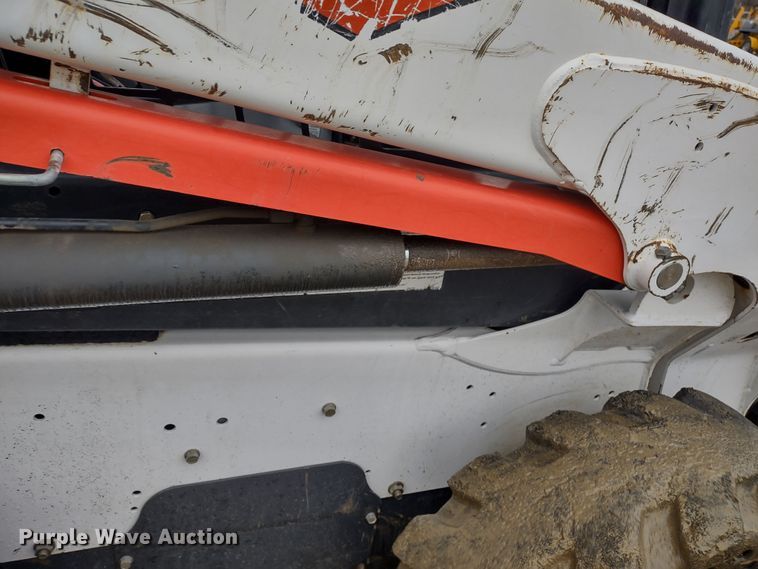 image for item DR8184 2017 Bobcat S550  skid steer loader
