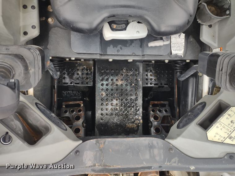 image for item DR8184 2017 Bobcat S550  skid steer loader