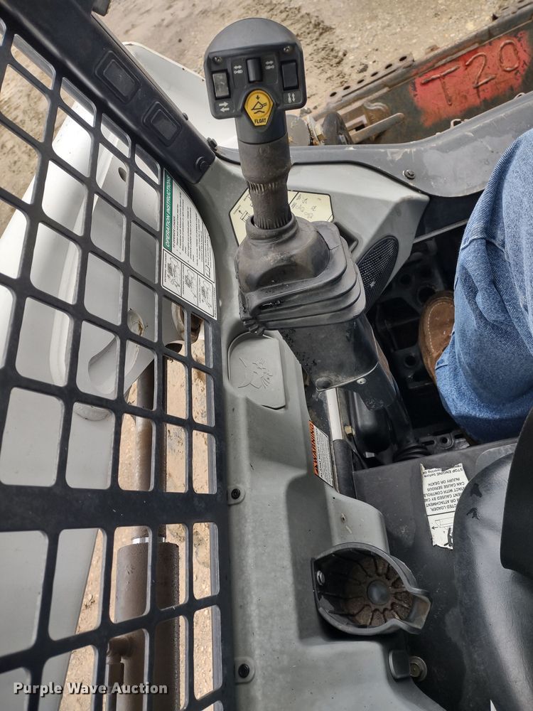 image for item DR8184 2017 Bobcat S550  skid steer loader