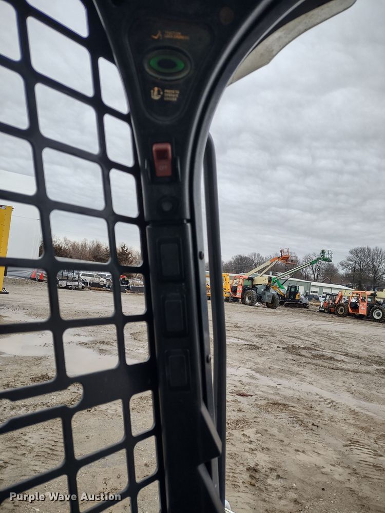 image for item DR8184 2017 Bobcat S550  skid steer loader