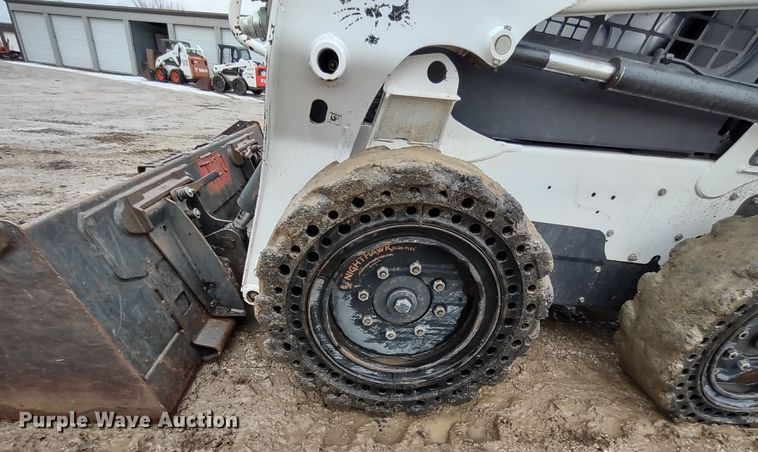 image for item DR8184 2017 Bobcat S550  skid steer loader