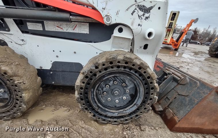 image for item DR8184 2017 Bobcat S550  skid steer loader