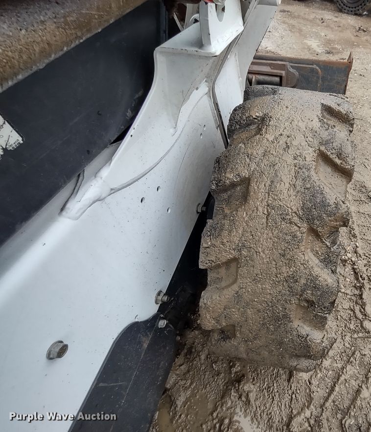 image for item DR8184 2017 Bobcat S550  skid steer loader