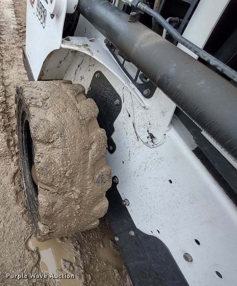 image for item DR8184 2017 Bobcat S550  skid steer loader
