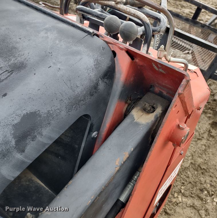 image for item DR8200 2012 Toro Dingo TX427  compact utility loader
