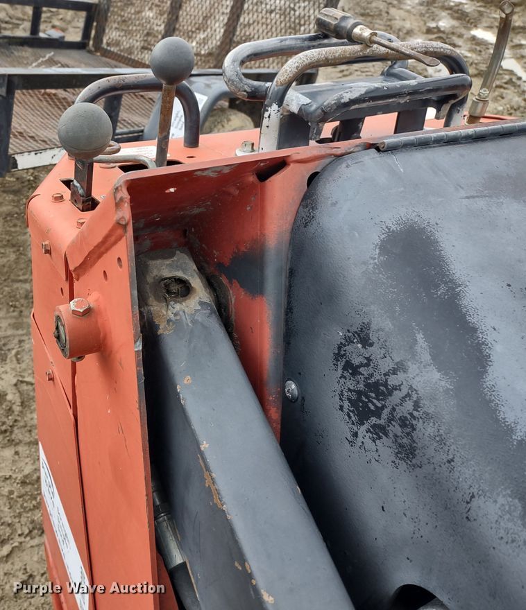 image for item DR8200 2012 Toro Dingo TX427  compact utility loader