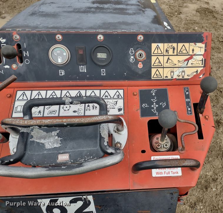 image for item DR8200 2012 Toro Dingo TX427  compact utility loader