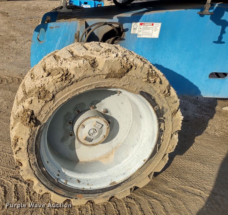 image for item DR8205 2008 Genie S65  boom lift