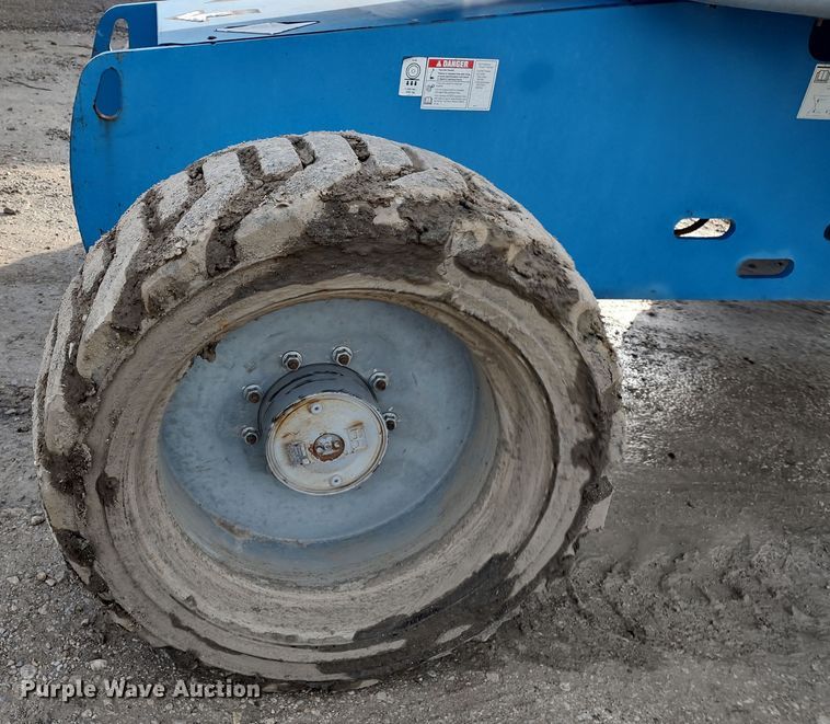 image for item DR8205 2008 Genie S65  boom lift