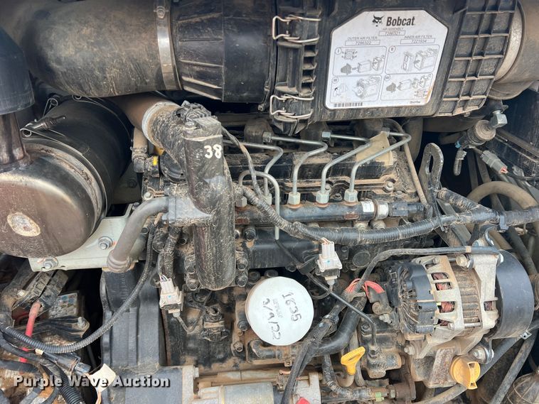 image for item DS2779 2018 Bobcat T650  tracked skid steer loader